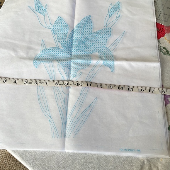 Jack Dempsey (2003) 18” quilt squares (6), item 732, pattern #274, Iris - Picture 4 of 11